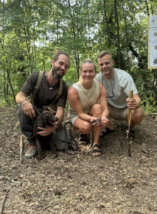 Truffle hunting, truffle cooking class with lunch and wine pairing in a Farm in the Siena countryside (25 min by car from Siena)