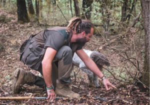 Truffle hunting, truffle cooking class with lunch and wine pairing in a Farm in the Siena countryside (25 min by car from Siena)